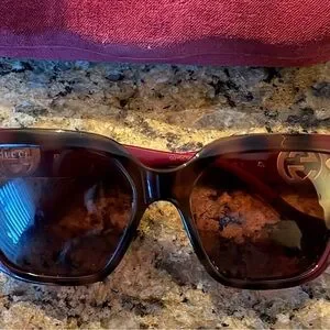 Gucci Women\'s faded burgundy tortoise shell sunglasses authentic Gucci Tortoiseshell Sunglasses - Ann main image 4
